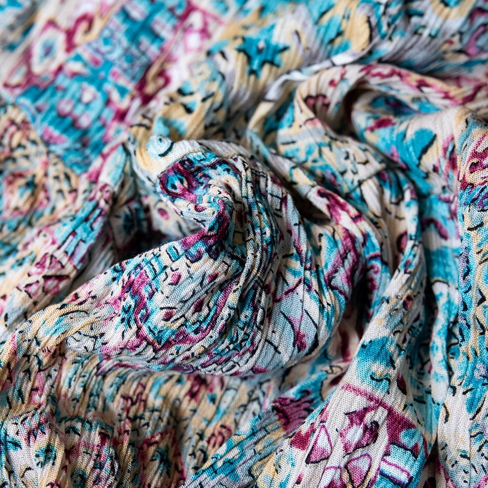 マキシ丈のパステルプリントのプリーツドレス6枚目の説明写真です