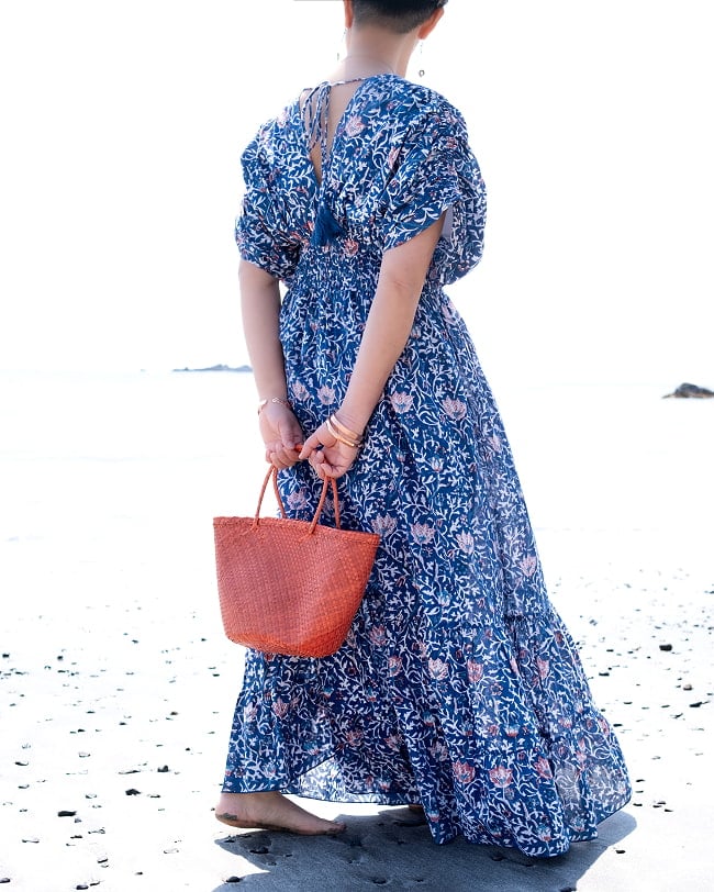 ウッドブロックプリントを贅沢に使った ボヘミアンマキシドレス フレアワンピース ロング丈 6 - 後ろ姿も可愛いです
