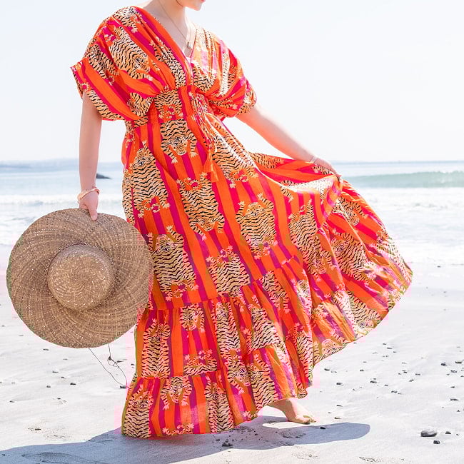 大胆なデザインが魅力的 ボヘミアンマキシドレス フレアワンピース ロング丈 3 - 身長158cmの着用例になります。フレアがゴージャスです。