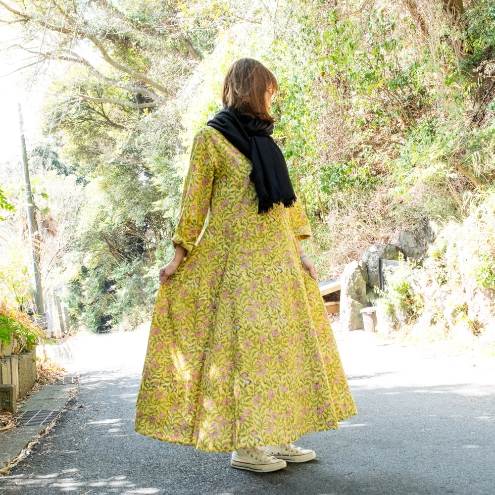 Aラインフレアが美しい ウッドブロックプリントのマキシワンピース 大人ナチュラル クルティ風5枚目の説明写真です