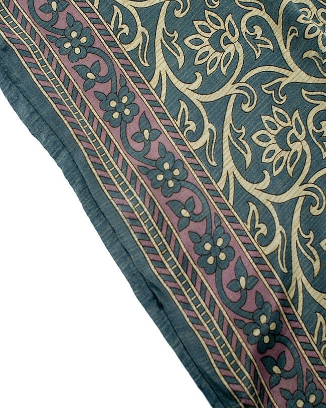 リバーシブル サリー生地タイパンツ 【黒・グレー系】 4 - 裾部分はこのような感じで縫われています。