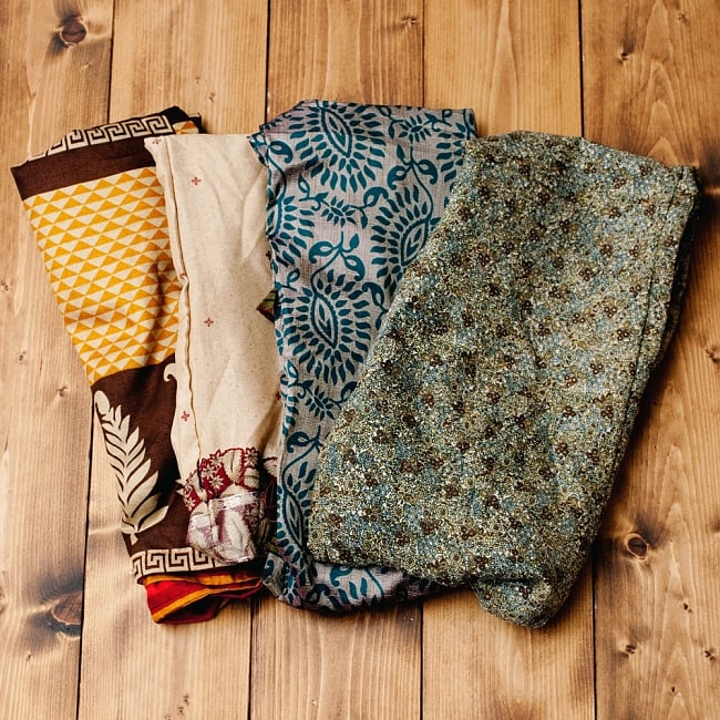 アンティークサリー生地のタイパンツ - 茶・ベージュ系の写真タイパンツ,サリー,アンティークサリー,オールドサリー,ユニセックス,美脚,長足,ビッグシルエット,アジアン ファッション