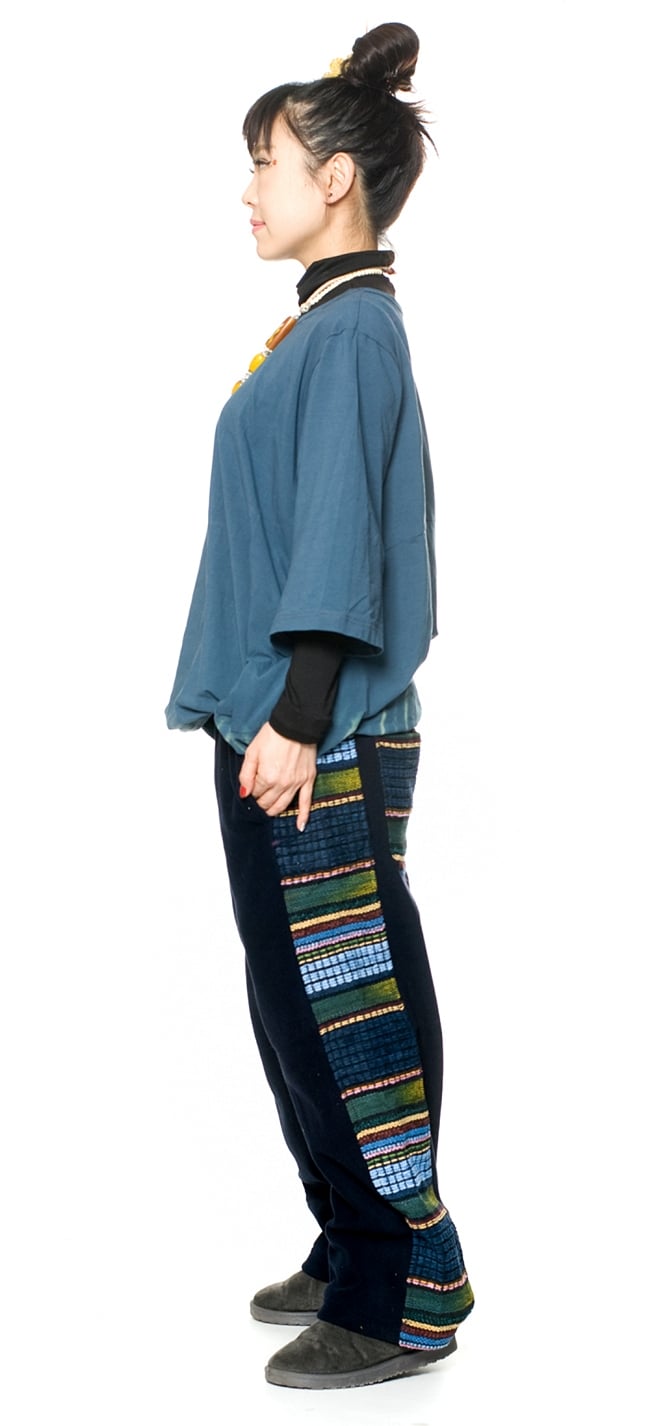 ネパールのフリースロングパンツ 【紺】 2 - ゆったりデザインだからとても履きやすいです！