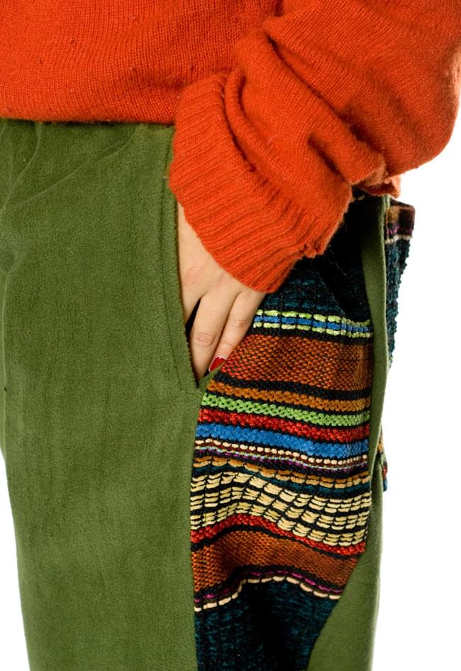 ネパールのフリースロングパンツ 【ライトカーキ】 4 - ポケットをアップにして撮ってみました。