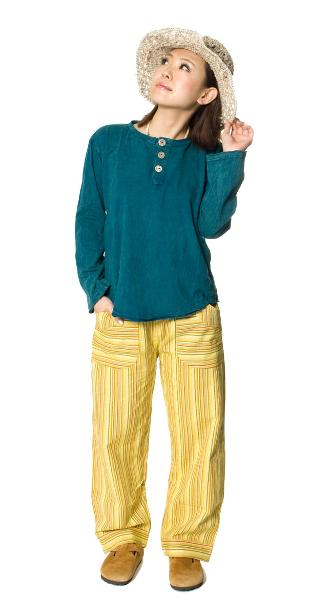 コットンストライプパンツ 【赤紫系】の商品写真 5枚目 こちらは同デザインの色違いの商品の正面からの姿です。