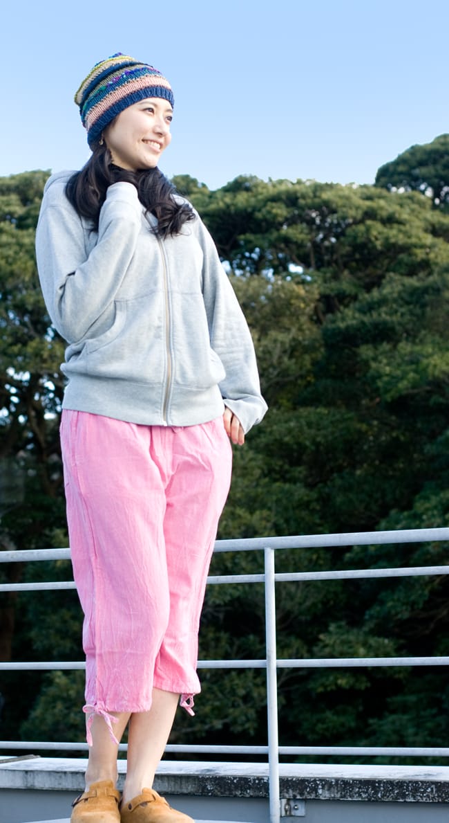 ストーンウォッシュの八分丈パンツ 【ピンク】 3 - 春先から秋口まで長くお楽しみ頂けます。