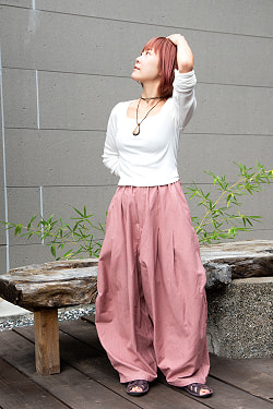 ゆるっとまあるいシルエットが可愛い シンプルコットンのサーカスパンツ - サブ2