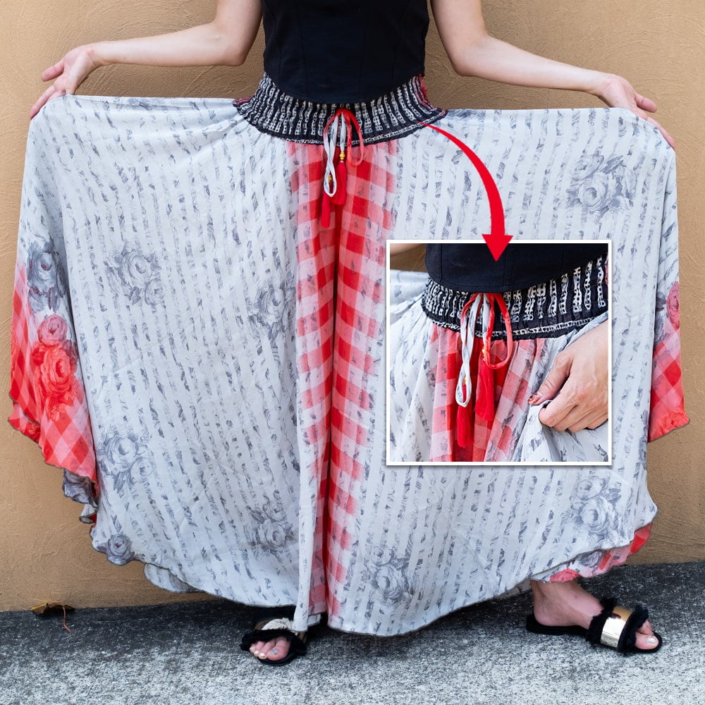 ひらひら舞うシルエットが美しい アンティークサリーのワイドボリュームパンツ3枚目の説明写真です