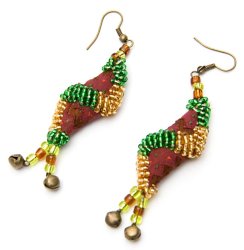 モン族カラフル刺繍ピアス　あずき、茶系アソートの商品写真