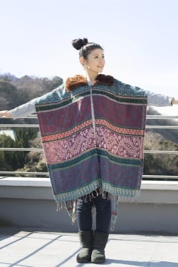 トライバルデザインの大きめふわふわポンチョ - サブ3