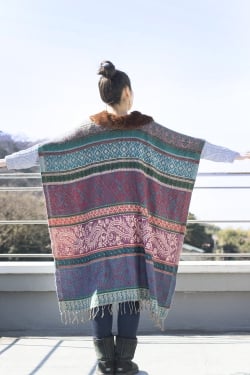 トライバルデザインの大きめふわふわポンチョ - サブ5