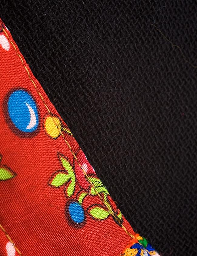 モン族刺繍ポンチョ 【黒】 8 - ちょっと目の粗いコットン地なので、季節の変わり目にピッタリ!