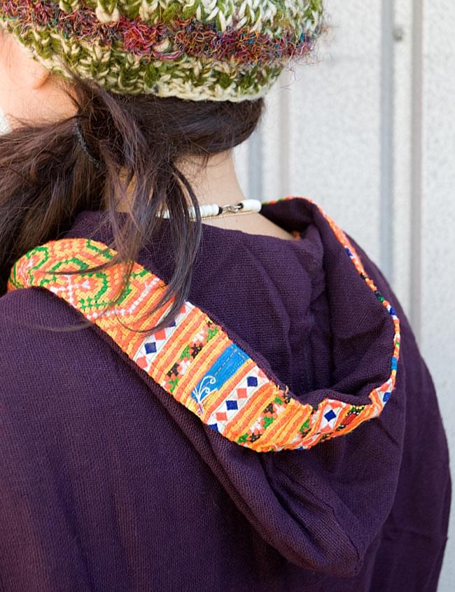 モン族刺繍ポンチョ 【ダークパープル】 7 - フードは内側に刺繍が来るので、ちょっと折ってもいいですね。
