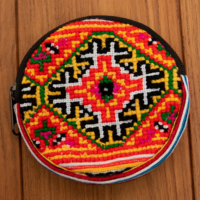 モン族のまんまるコインケース 2 - 刺繍が美しいコインケースは個性的です。