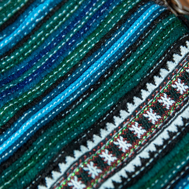 モン族のまんまるコインケース 5 - 他のカラーの刺繍部分をアップにしてみました。