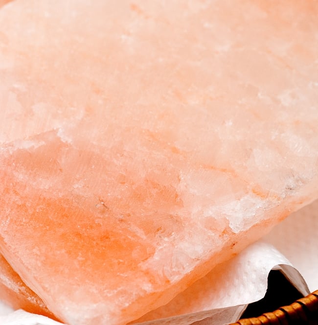 岩塩プレート(Mサイズ）パキスタン産 3 - 拡大写真です。綺麗な薄いピンク色をしています。