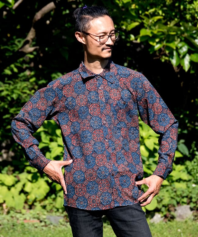 布の宝石アジュラックを使った メンズ 長袖 ロングスリーブ シャツ  3 - 身長182cmのスタッフがLサイズを着てみました。