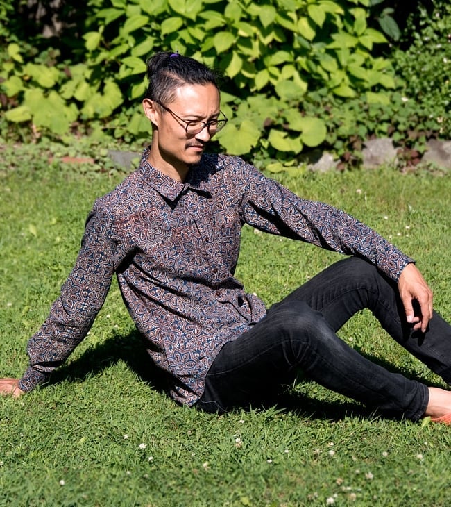 布の宝石アジュラックを使った メンズ 長袖 ロングスリーブ シャツ の写真
