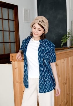 ウッドブロックと藍染の半袖コットンシャツ - サブ2