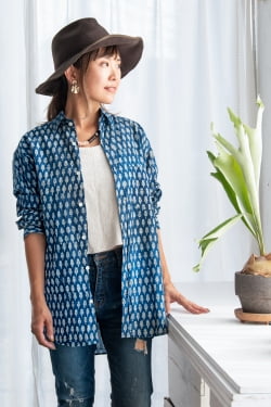 ウッドブロックと藍染の長袖コットンシャツ - サブ5