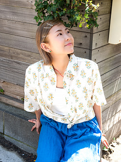 白地に木版染めが映える　半袖コットンシャツ - サブ2