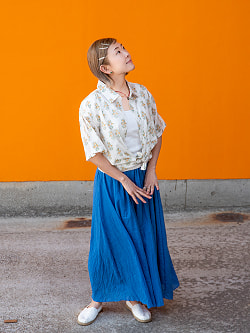 白地に木版染めが映える　半袖コットンシャツ - サブ4