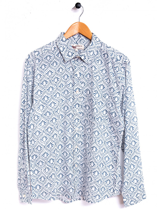 白地に木版染めが映える　長袖コットンシャツ 9 - ブルー