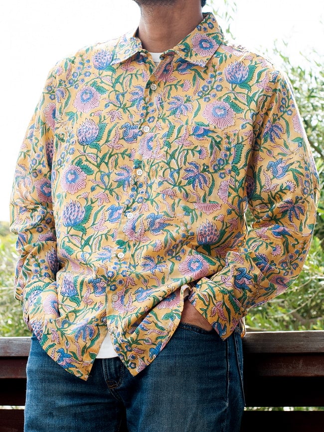 ボタニカル柄の木版染めが美しい　長袖コットンシャツ 2 - 身長175cmの男性が【Lサイズ】を着てみました。