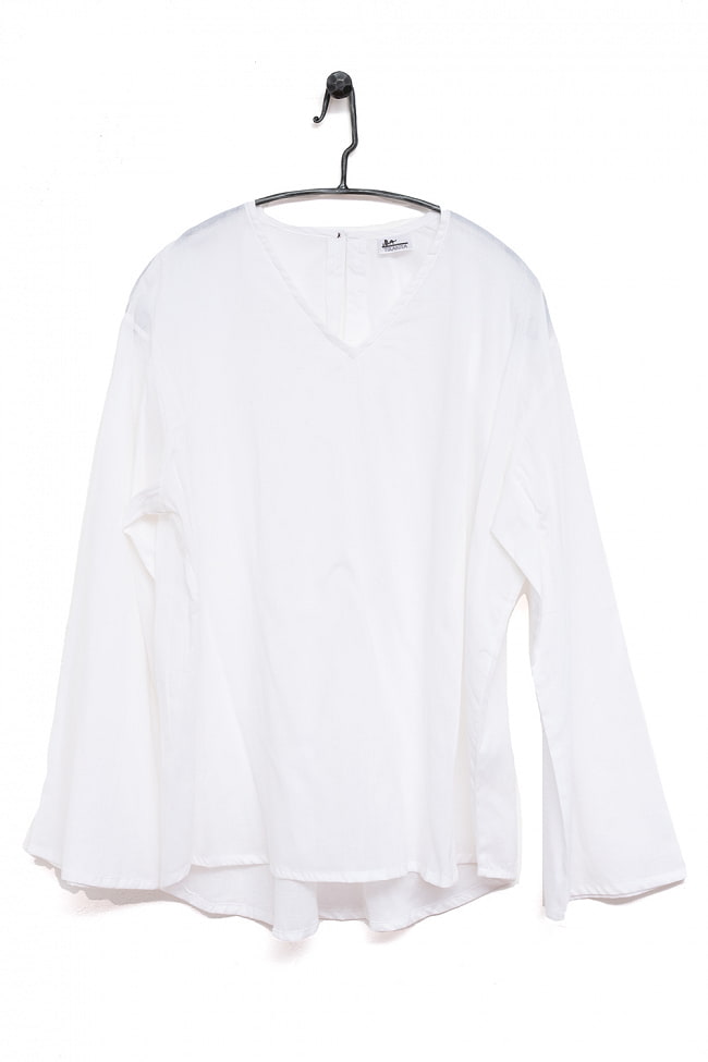 柔らかい素材が優しく肌を包む　シンプルコットンシャツ 8 - 1：ホワイト