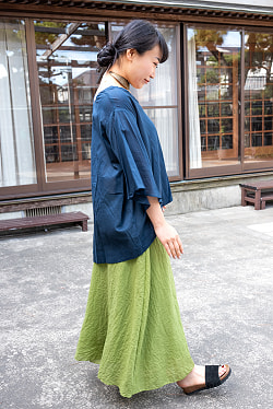 柔らかい素材が優しく肌を包む　シアー素材のワイドスリーブシャツ - サブ4