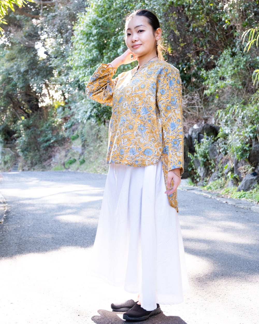 ウッドブロックプリントのバックロング クルティ風チュニックシャツ2枚目の説明写真です