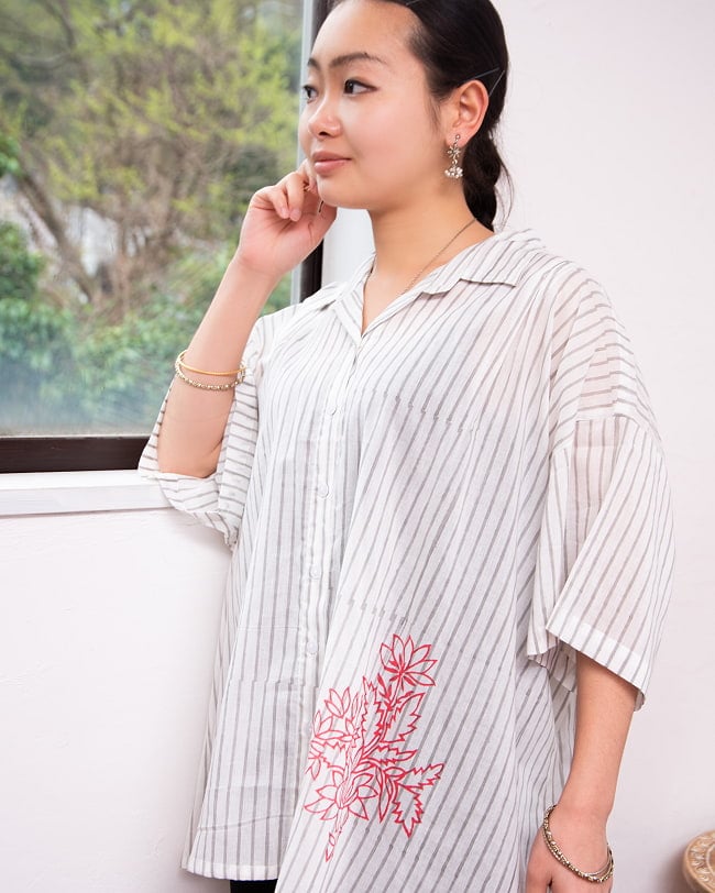 伝統職人が描く、ウッドブロック・ストライプシャツ 4 - 前を開けてスッキリシンプルに着ても◎