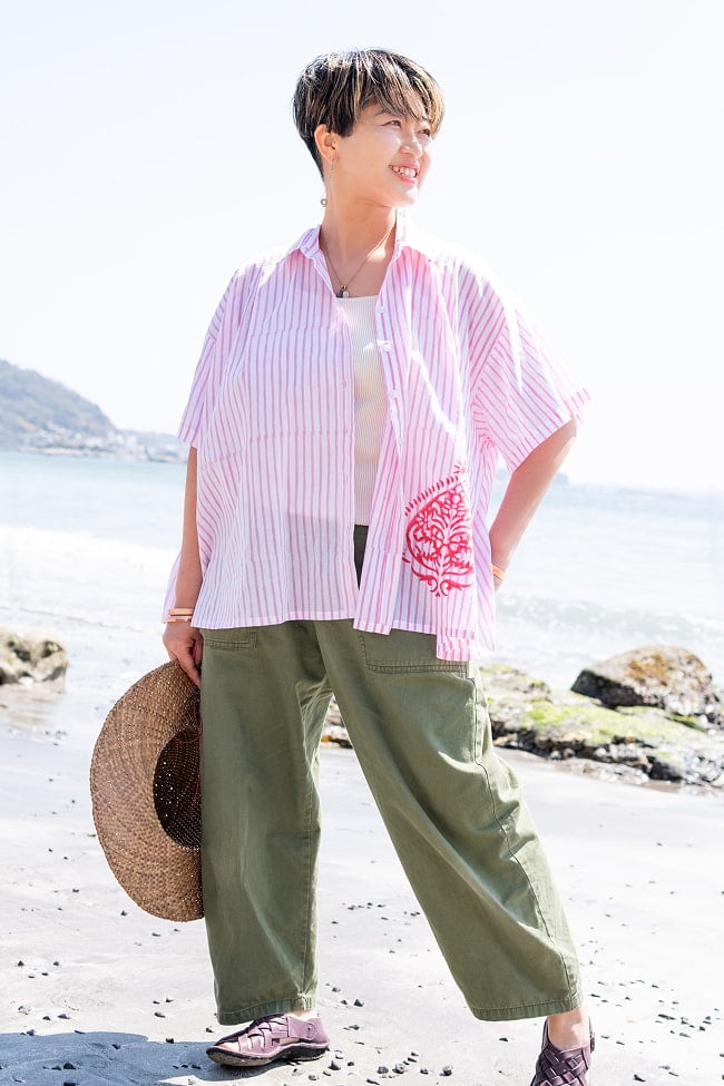 伝統職人が描く、ウッドブロック・ストライプシャツ 7 - 暑い季節にキャミソールやタンクトップの羽織としても活躍します!