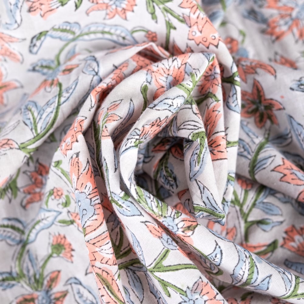 風をまとうインドの手仕事　上下反転で着回し無限大！2WAYウッドブロック・ジレ6枚目の説明写真です