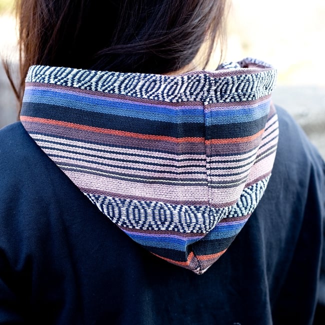 ネパール刺繍 さらふわ裏起毛プルオーバーパーカー 10 - 実用的でいい感じのサイズ感のフードです。