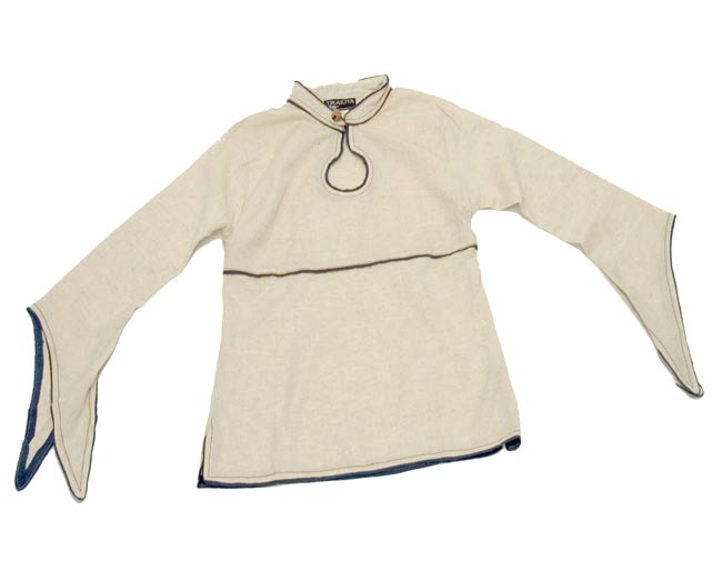 長袖ウィッチスリーブブラウス(生成り) 2 - 袖の広がりが、ウィッチ的。