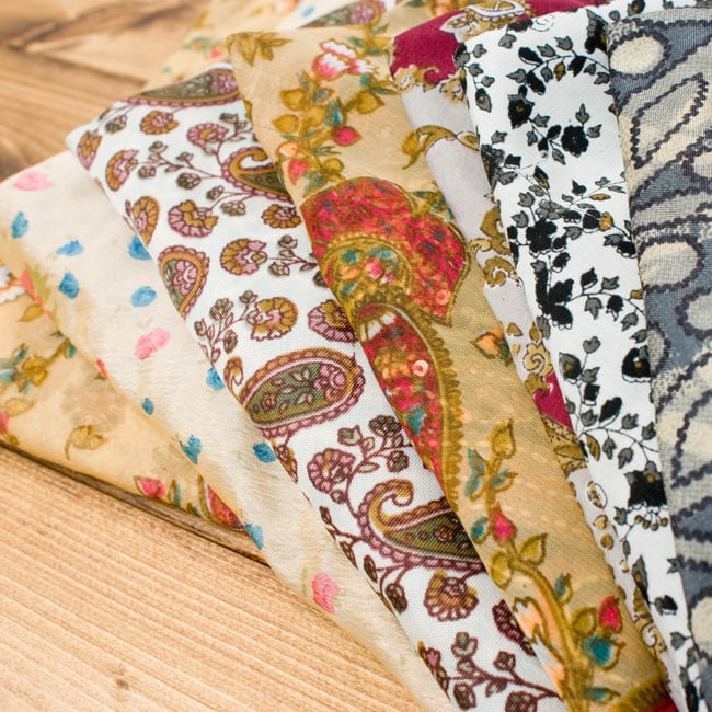 オールドサリー・ベルスリーブシャツ - ベージュ・グレー系 4 - アソートの一部です。
このようなお色味からおひとつ発送させて頂きます。