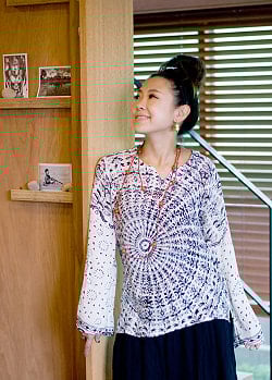 ぬくもりを感じる 長袖ウッドブロックプリントシャツ - サブ4