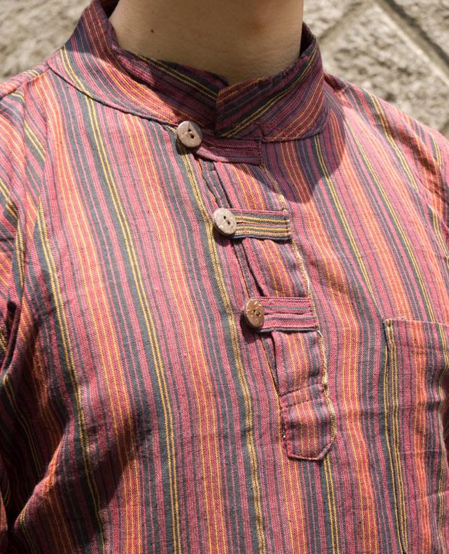 長袖ボタンクルタ 【赤系】の商品写真 4枚目 胸元をアップにしてみました。