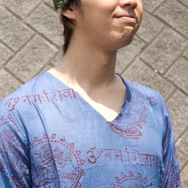 長袖Vネックラムナミシャツ - 青 5 - 首元がVネックなのでスッキリした印象です。