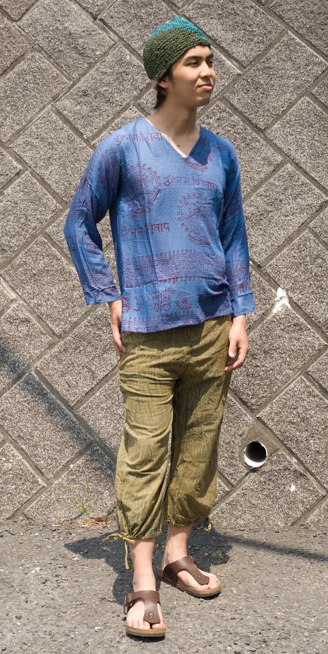 長袖Vネックラムナミシャツ - 青の写真
