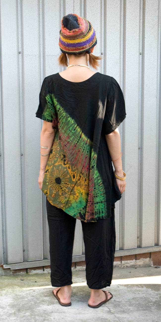 タイダイフレア半袖シャツ - グリーン系 3 - 後ろ姿です。