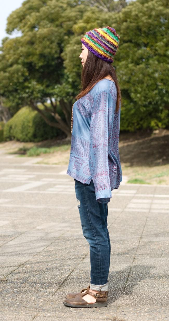 長袖Vネックラムナミシャツ - ブルーグレー 3 - 横からの姿はこんな感じです。