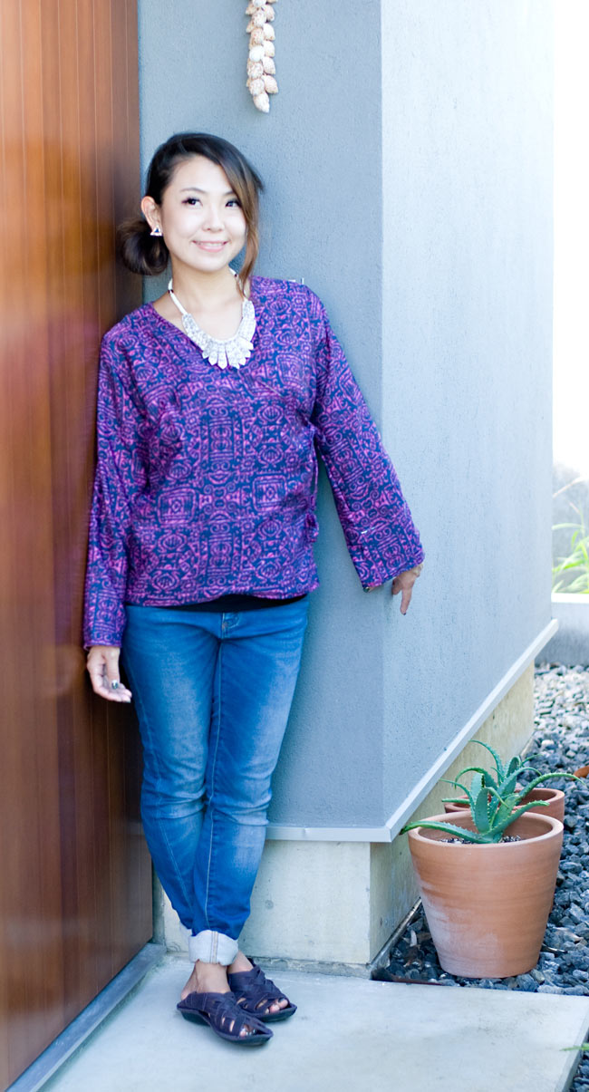 長袖リバーシブル・オールドサリー・カシュクール - パープル系の商品写真 2枚目 リバーシブルなのでその日の気分でお楽しみ頂けます。