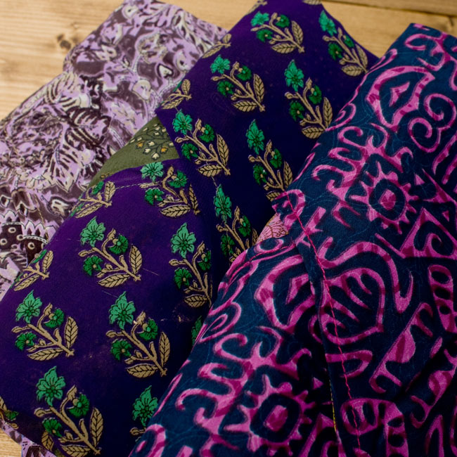 長袖リバーシブル・オールドサリー・カシュクール - パープル系の商品写真 4枚目 アソートでのお届けとなりますので、このようなお色味からおひとつお送りさせて頂きます。