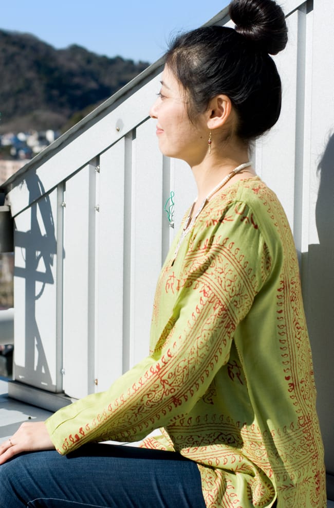 長袖Vネックラムナミシャツ - 黄緑 3 - 夏の厚い日差しよけにもピッタリですよ。