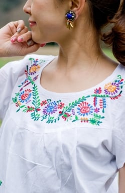 カラフル刺繍の白クルティ - サブ5