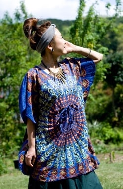 バタフライスリーブのカラフルプリントシャツ - サブ3