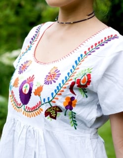 カラフル刺繍の白クルティ - サブ5