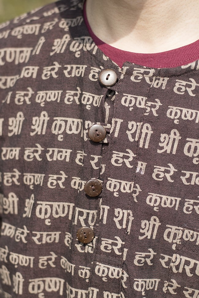 クリシュナマントラのボタンクルタ - ブラウン 2 - ウッドボタンがナチュラルな感じで素敵ですね